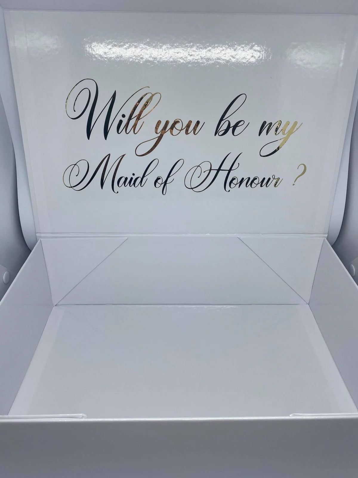 Maid of honour magnetic box